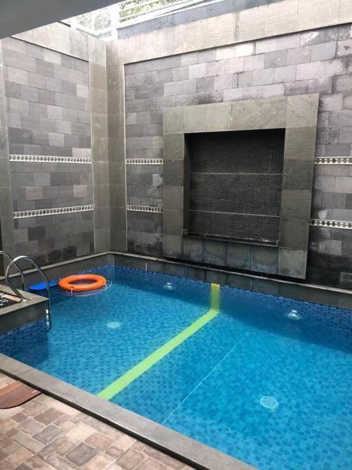 Schones Haus Private Pool & Netflix By Grorental Бандунг Экстерьер фото
